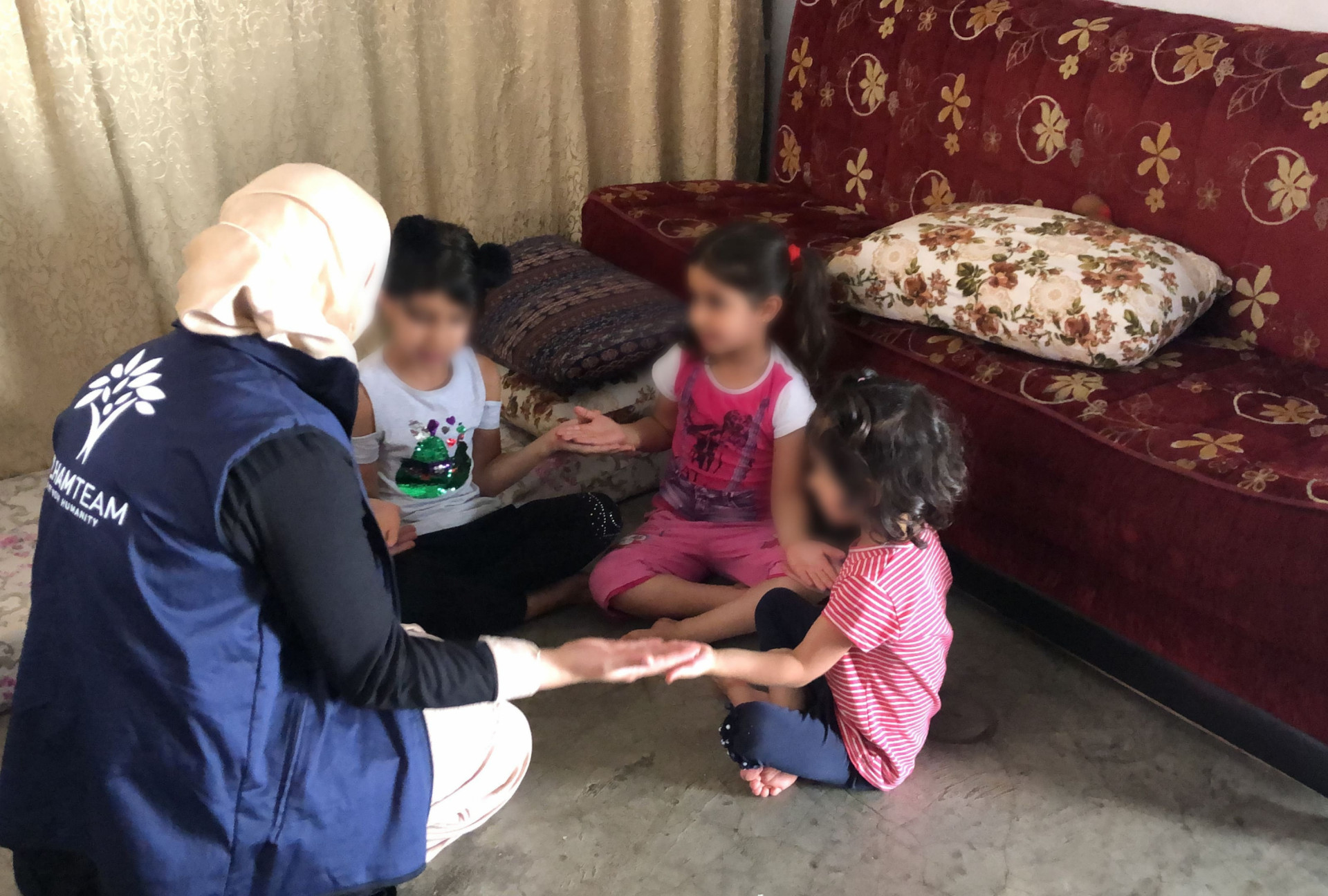 Saliha and her Four Daughters Need Support!