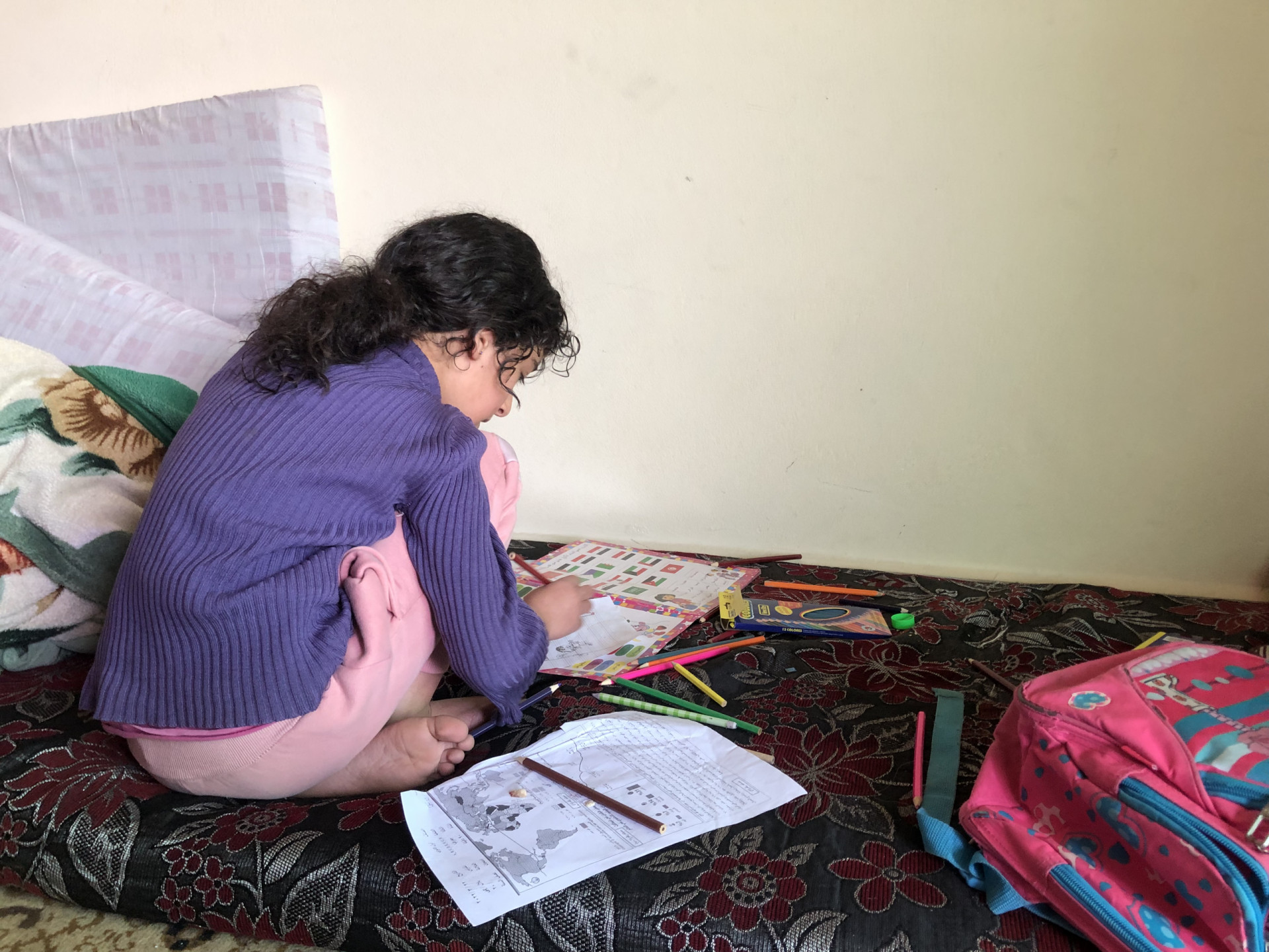 A young woman does not know how to provide a living for her children!