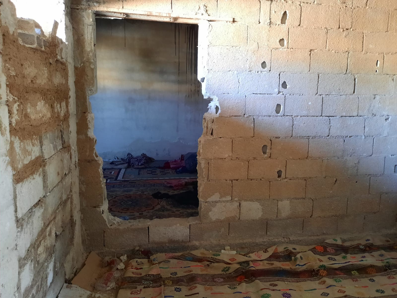 بيت على الضم مأوى عائلة نورا
