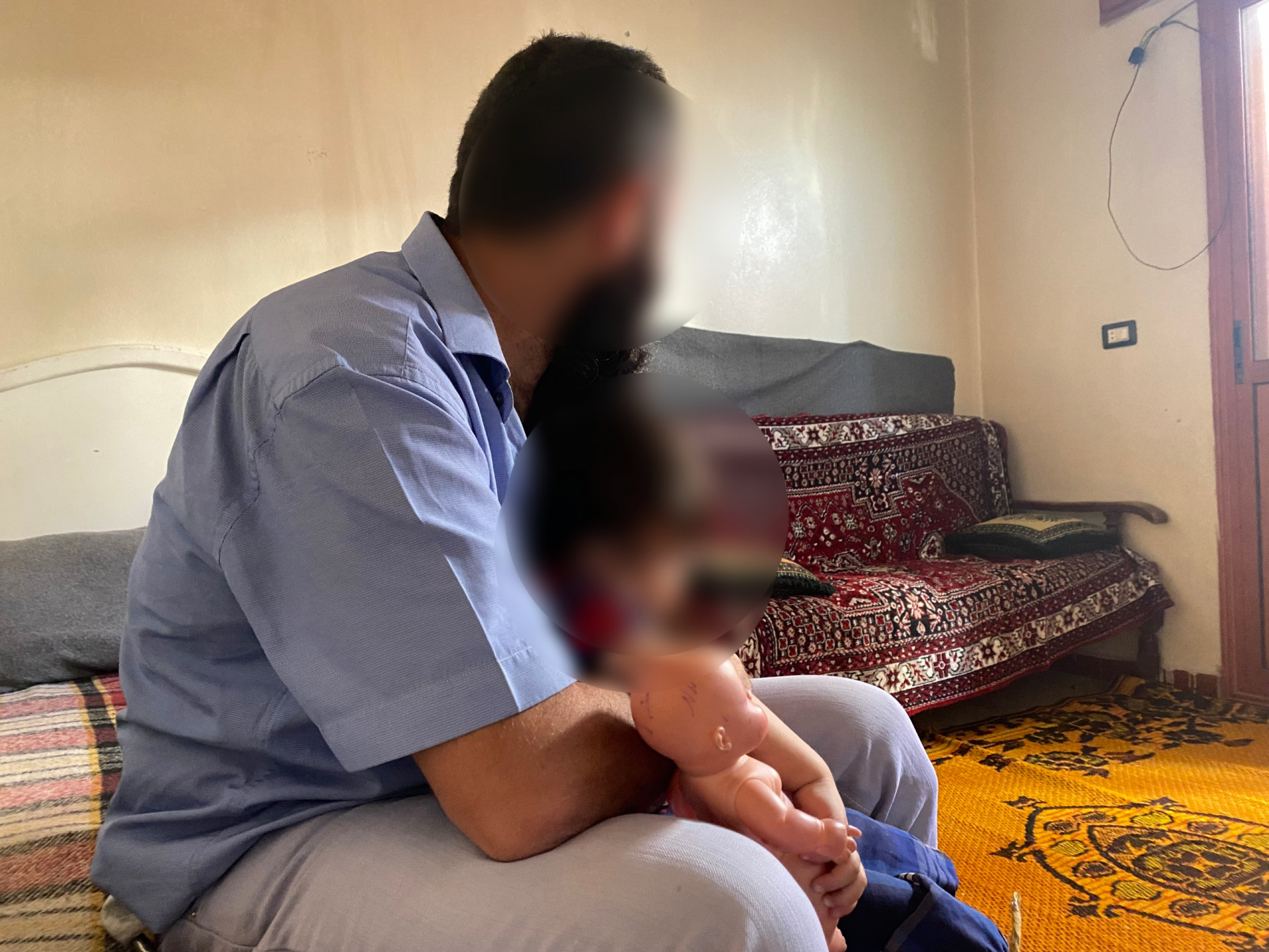 A father of five children suffers from paralysis