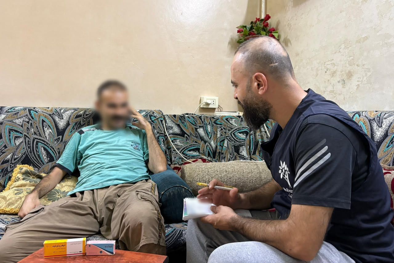 أحمد يقاسم أسرته ضيق العيش وكدر الأمراض