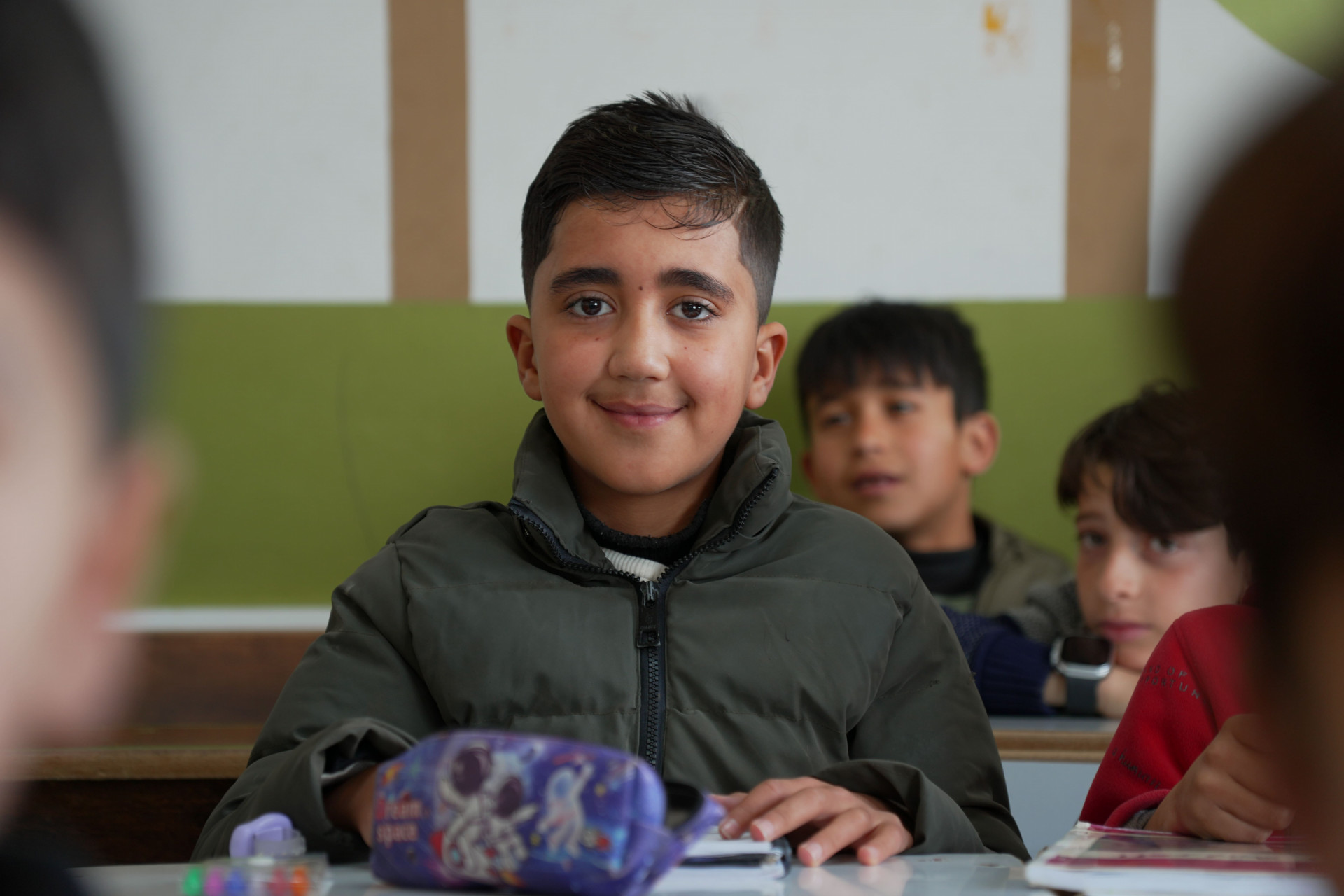 عمر يحلم بمستقبل تعليمي مستقر