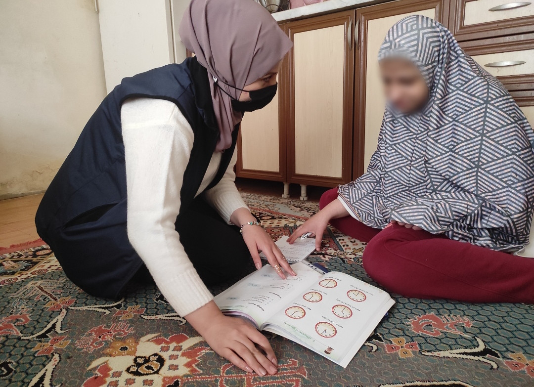 Fathia and her sick daughter need your help