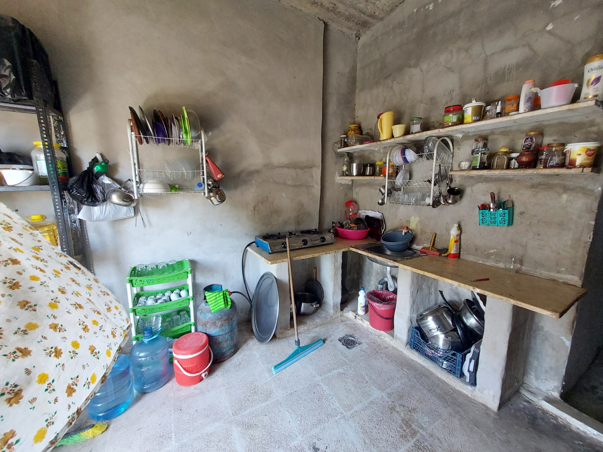 Bushra needs your help so that her children can live in dignity.