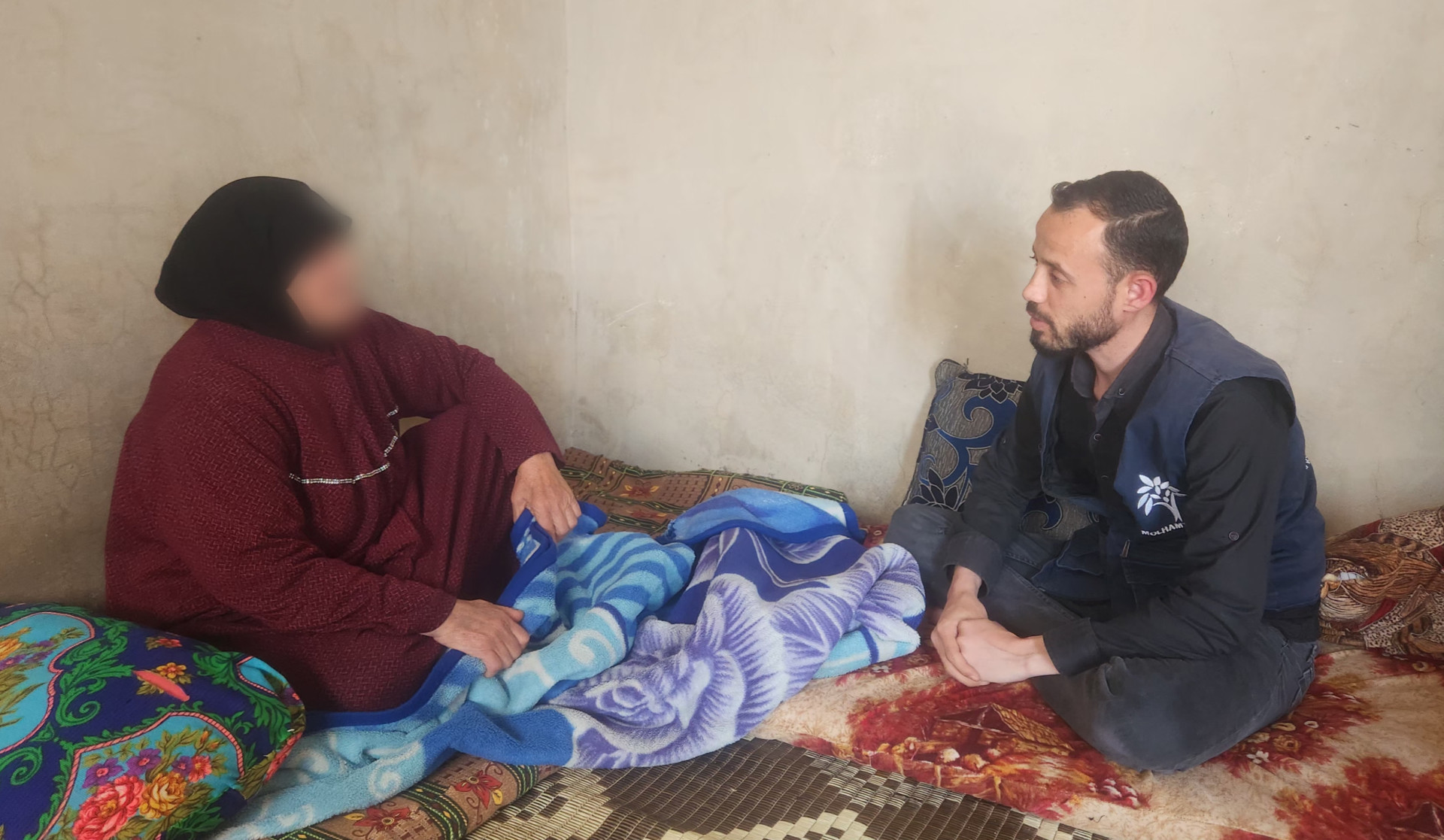 Aunt Najma is waiting for someone to comfort her and sponsor her surgery.