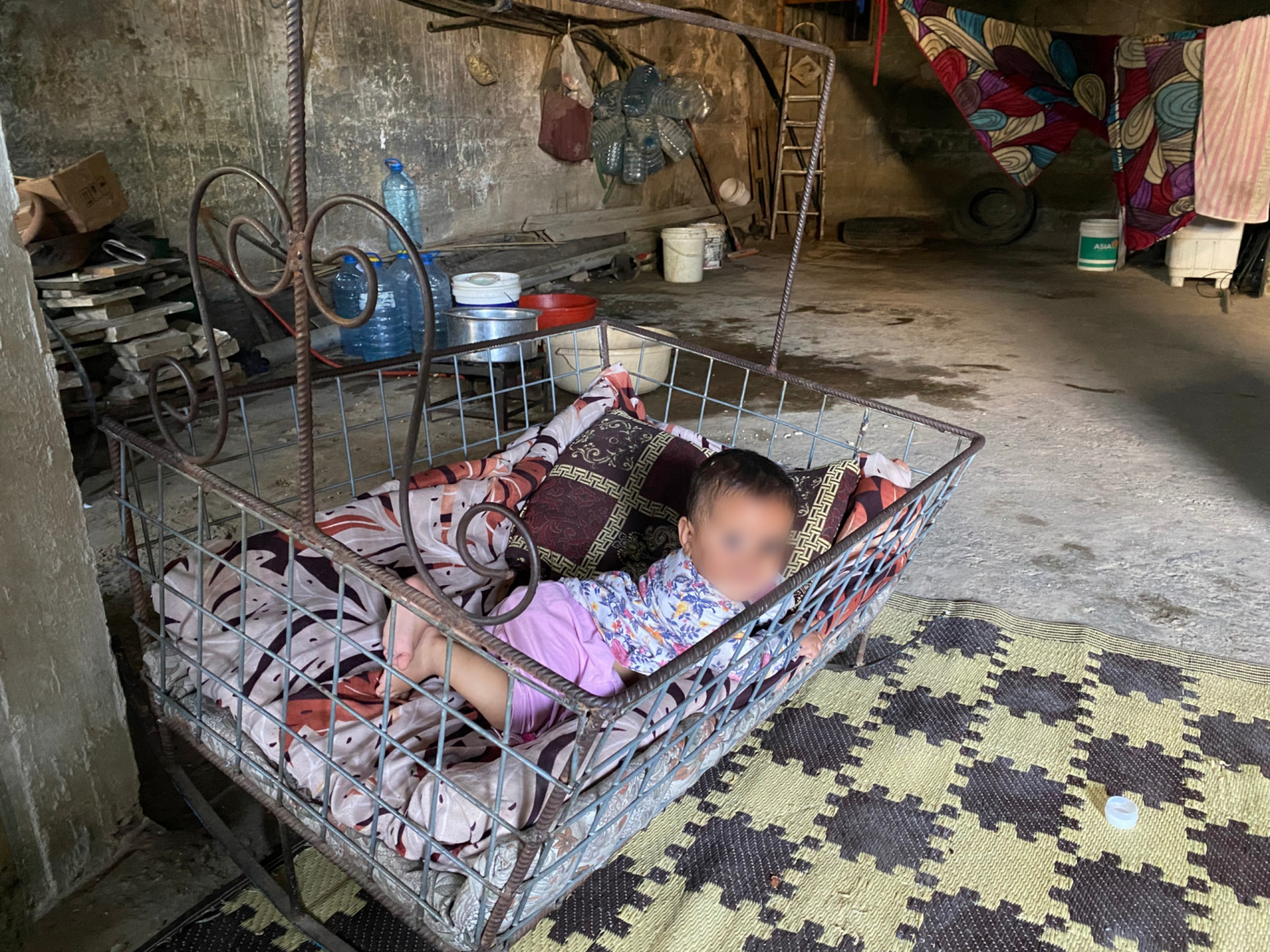 Mahasin's family endure harsh living conditions