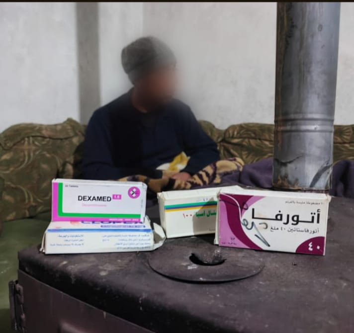 بيتٌ مهدّم ومرضٌ ينهك جسداً