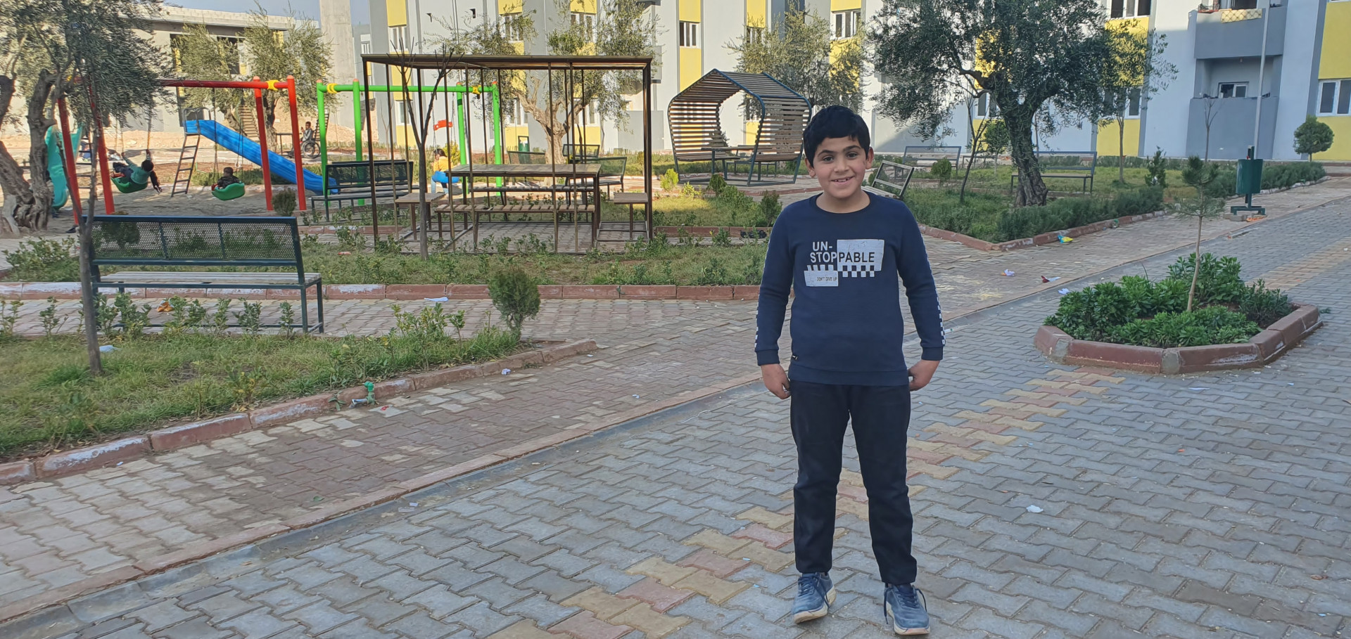 أحمد طفل يتيم بحاجة عونكم