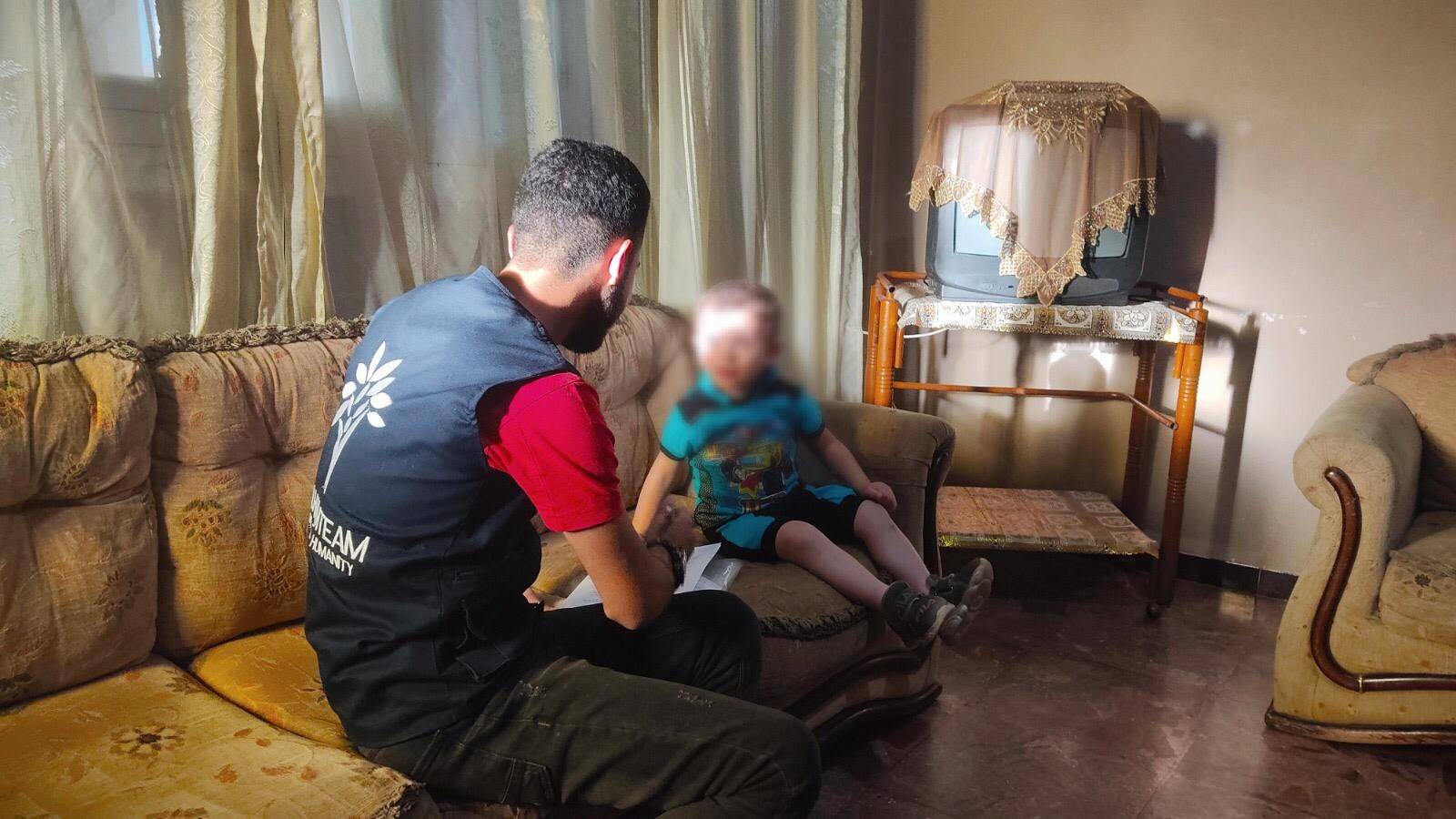 Un enfant de deux ans a besoin d'une opération chirurgicale.