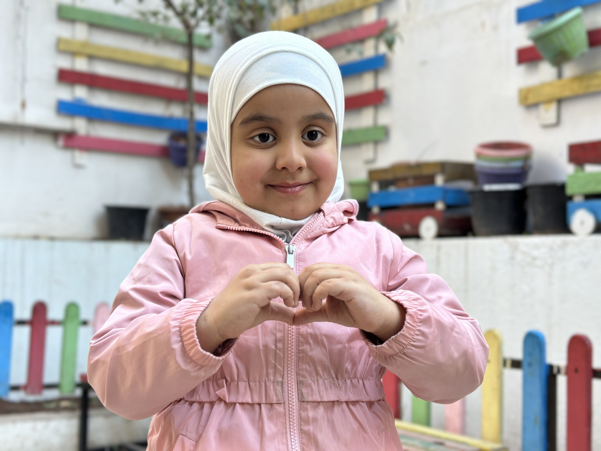 غنى تحلم بأن تصبح معلمة… كن سندها الآن!