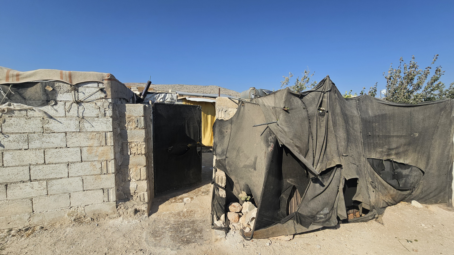 Wafaa and her children abandoned and in need.