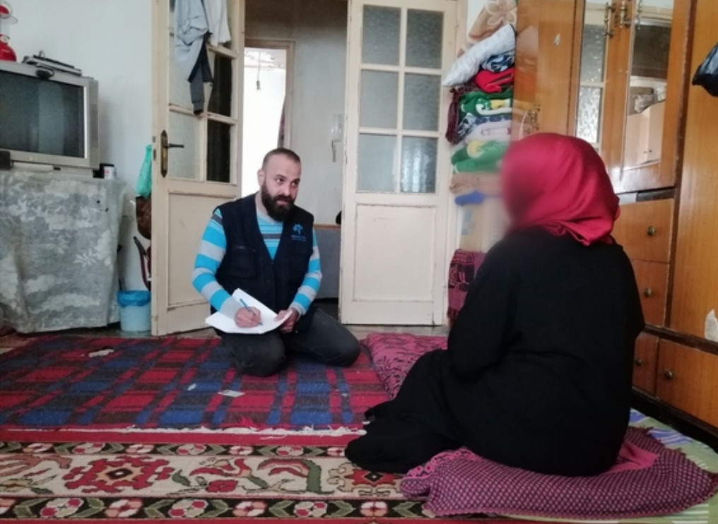 كيس دم في الرحم عليها استئصاله لكن كلفة العملية أكبر من أن تستطيع ذلك
