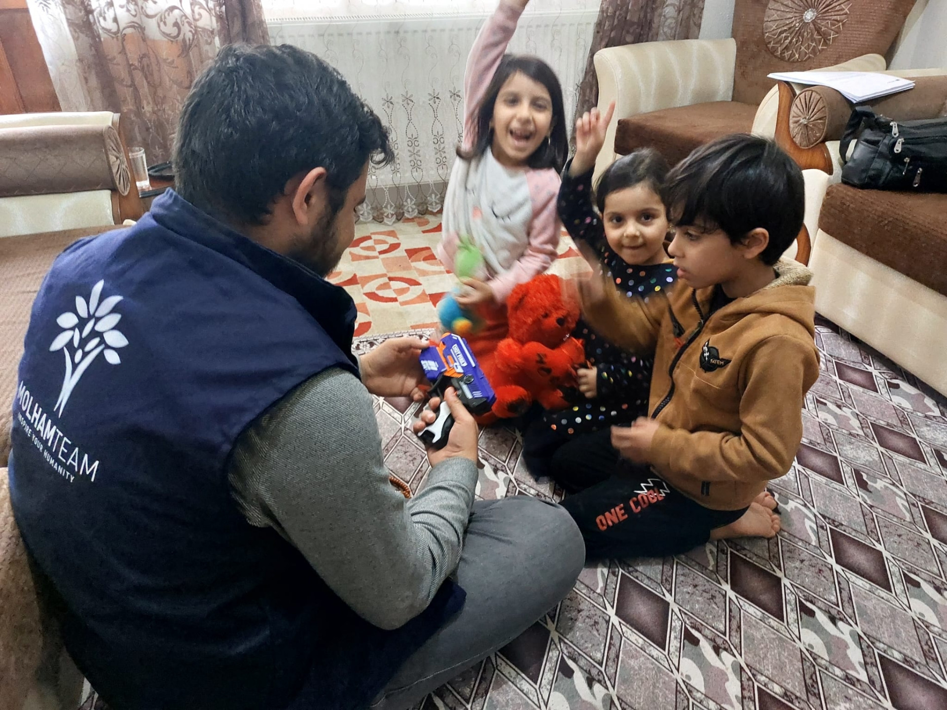 A displaced family that needs your help to rent a house.