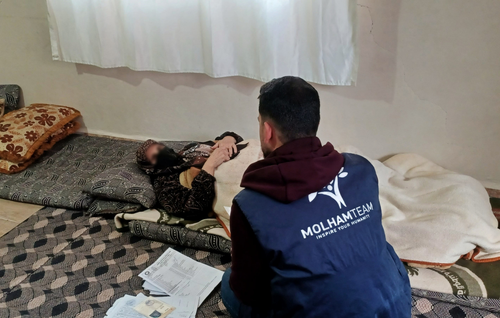 An elderly needs urgent surgery to relieve her pain!
