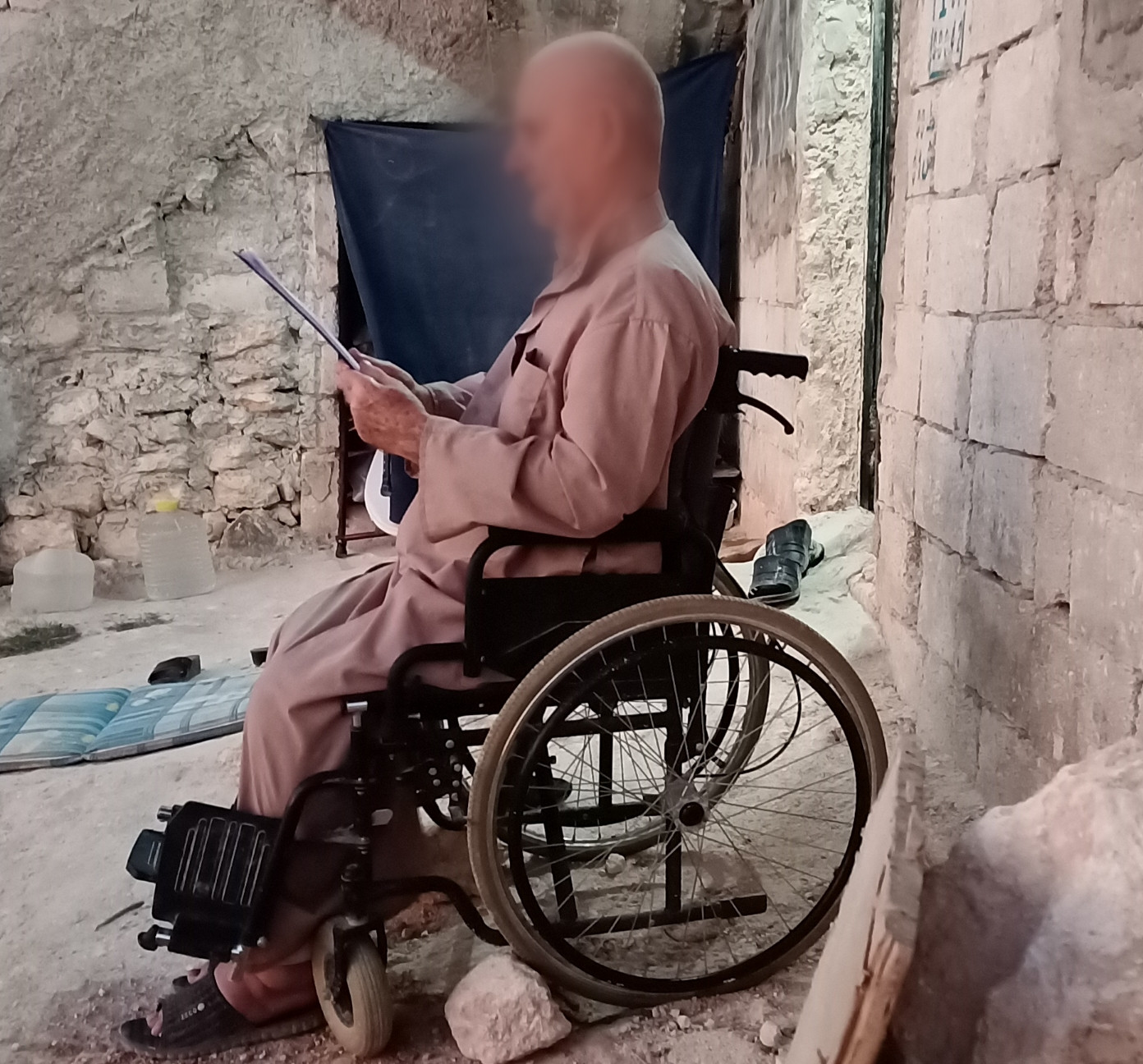 A 90-years-old man responsible for a family with people with special needs!