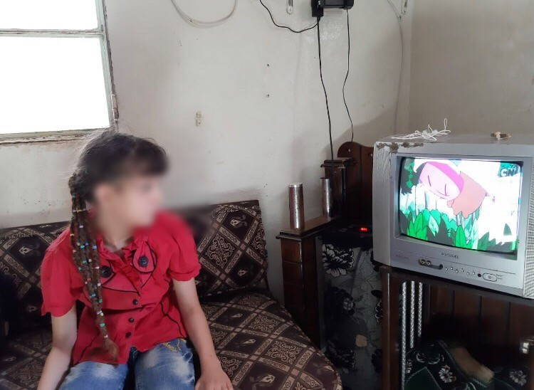 طفلة تعاني من نقص في السمع