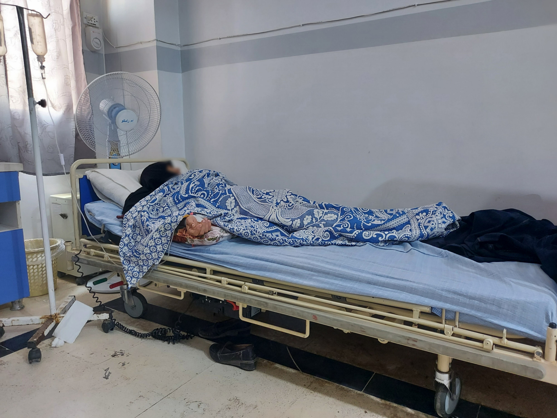 A sick woman needs cancer eradication surgery