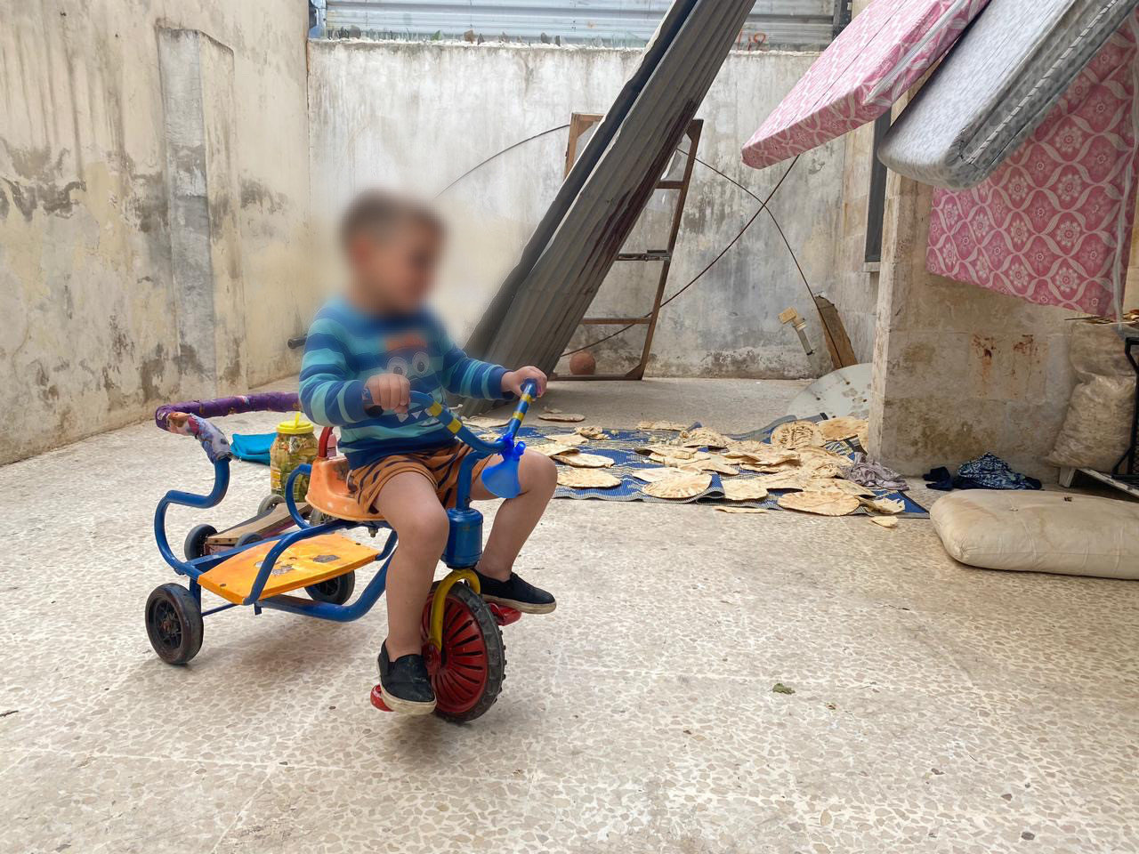 A family od 7 lives in dire conditions