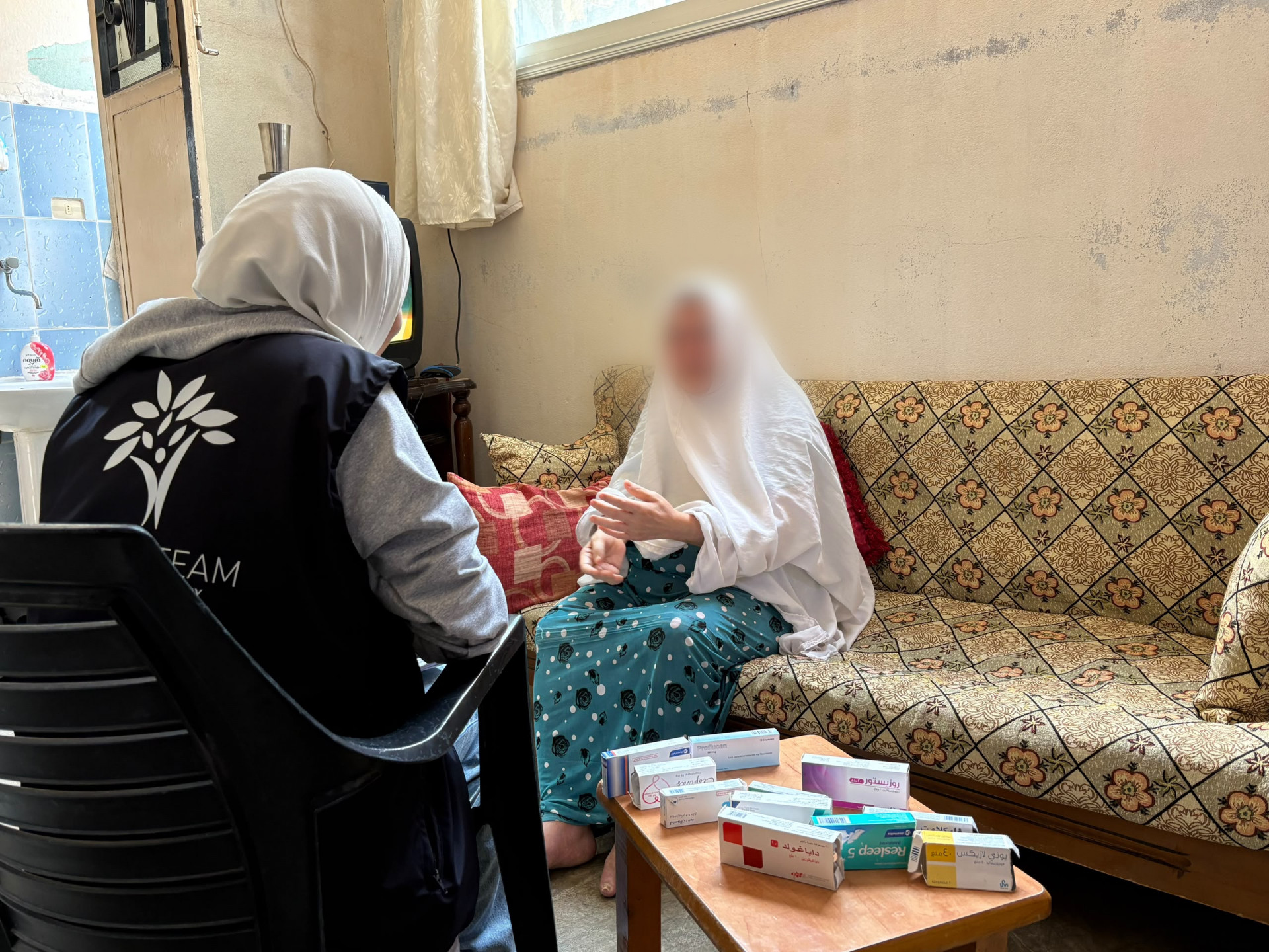 الخالة فاطمة فقدت قدرتها على الحركة