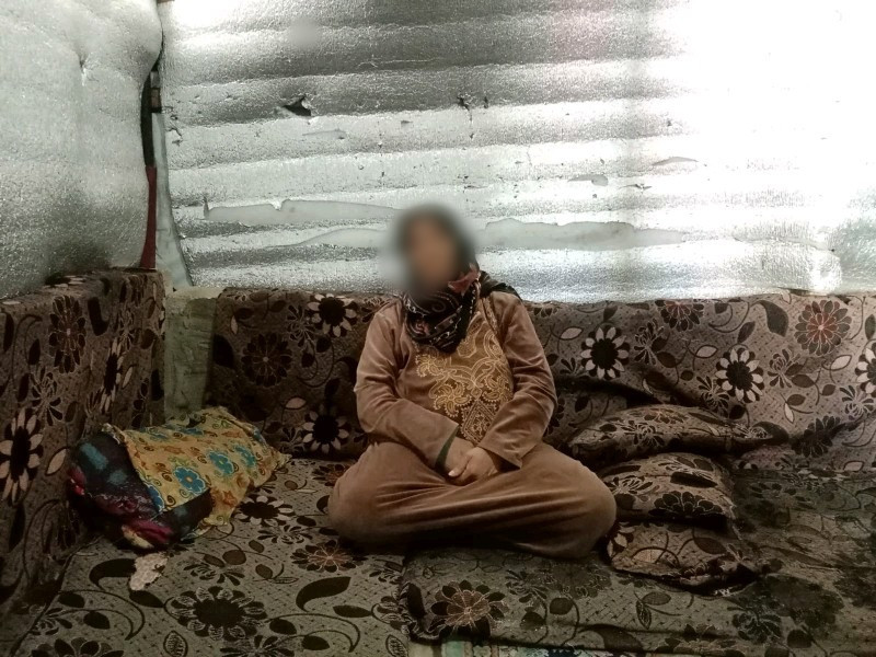 Mofida is a lonely woman who trying to overcome her pain