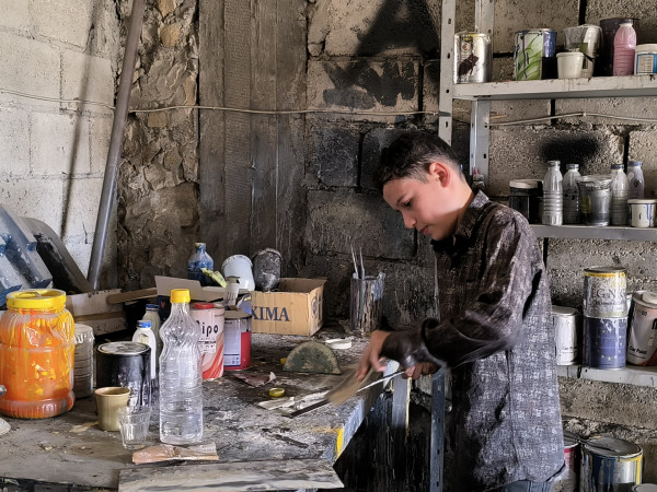 بين العمل والدراسة.. رحلة محمد للأمل