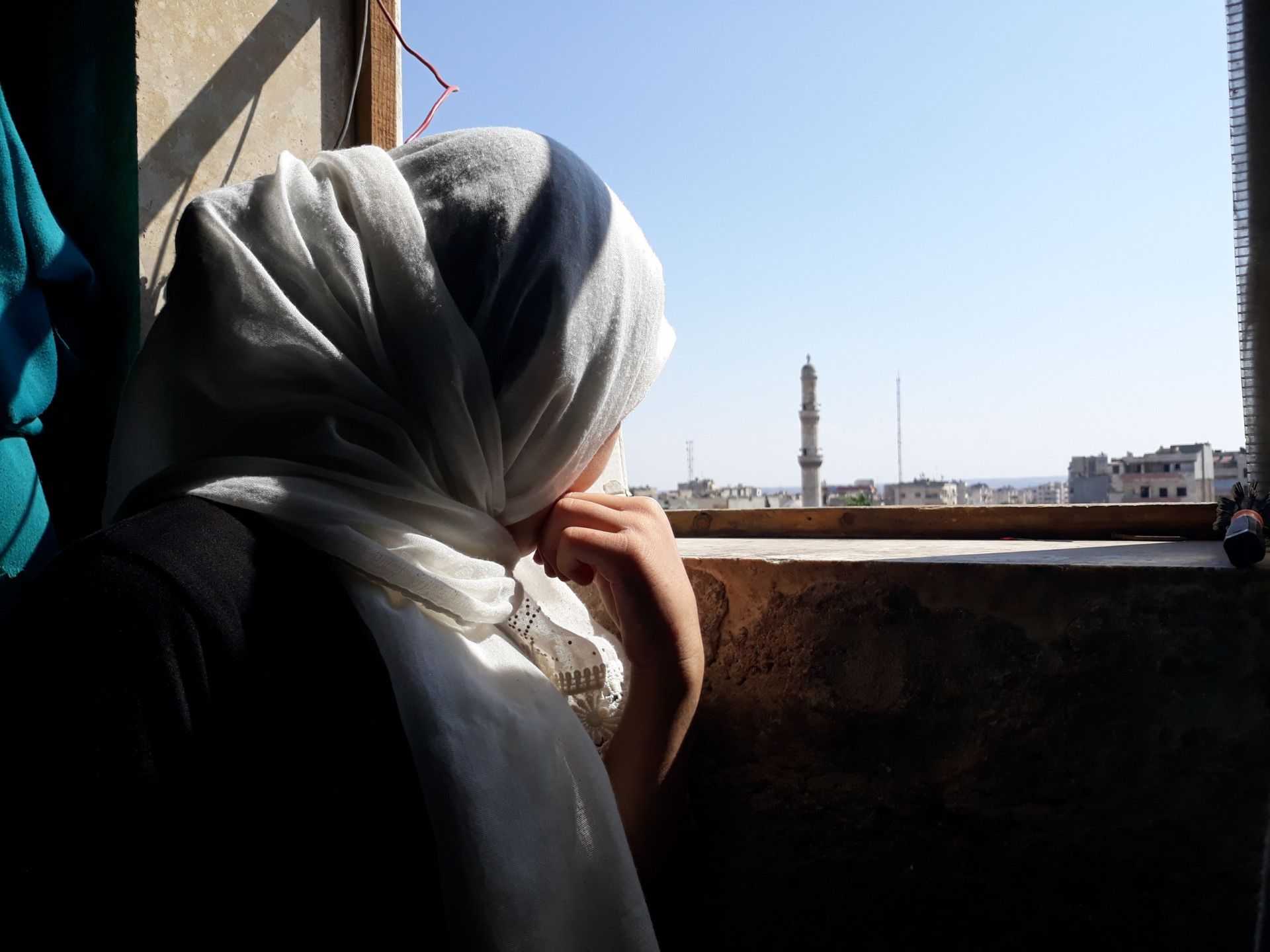 طفلة بعمر عشر سنوات لا تستطيع تناول الطعام