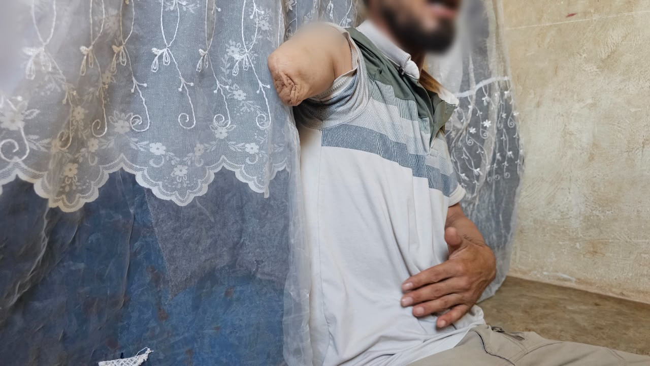 دخل أسرته توقف بسبب إصابته