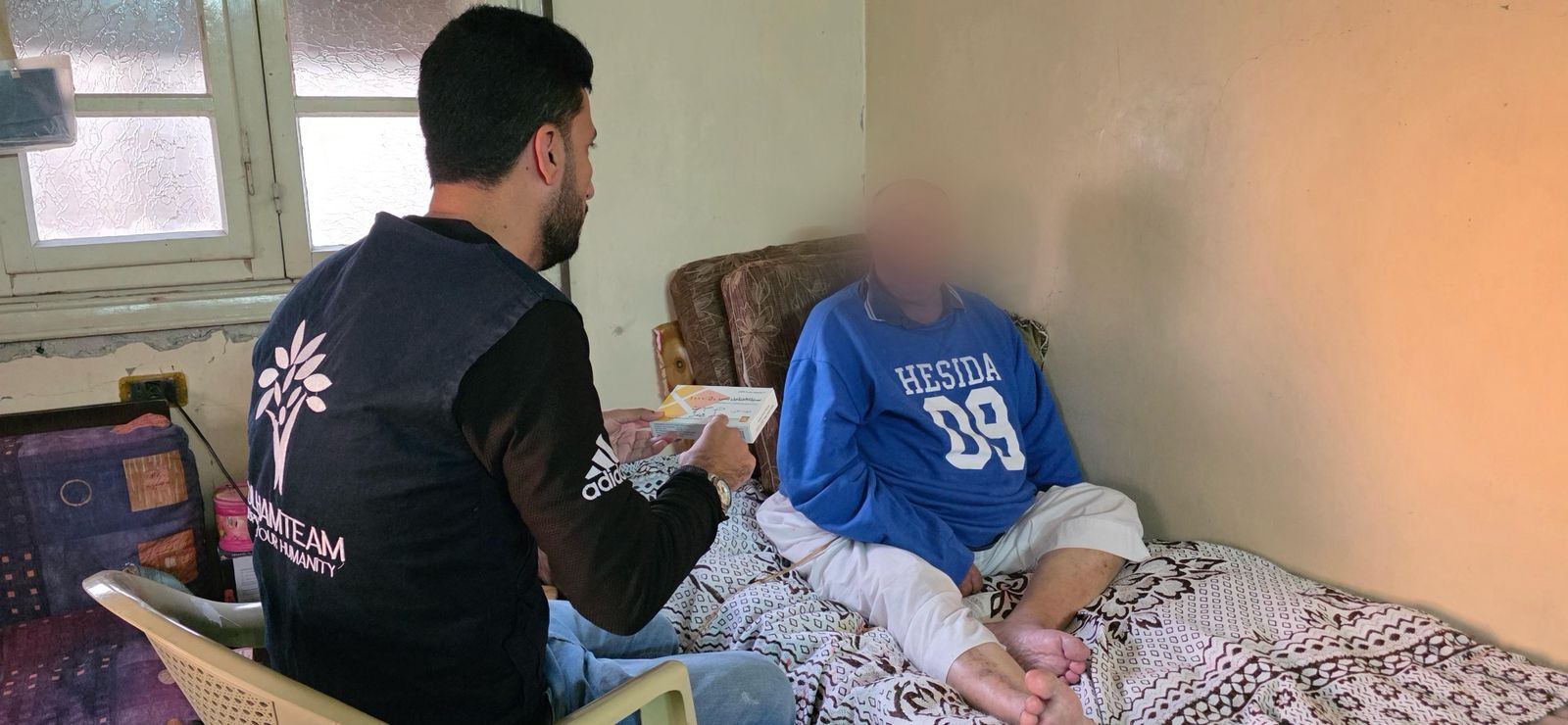 أب عاجز وبنات ذوو إعاقة