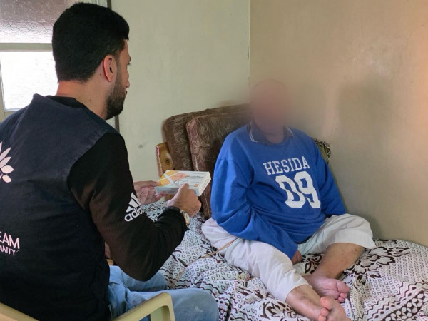 أب عاجز وبنات ذوو إعاقة