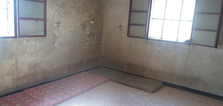 A widow with six orphans who has no breadwinner, they need help