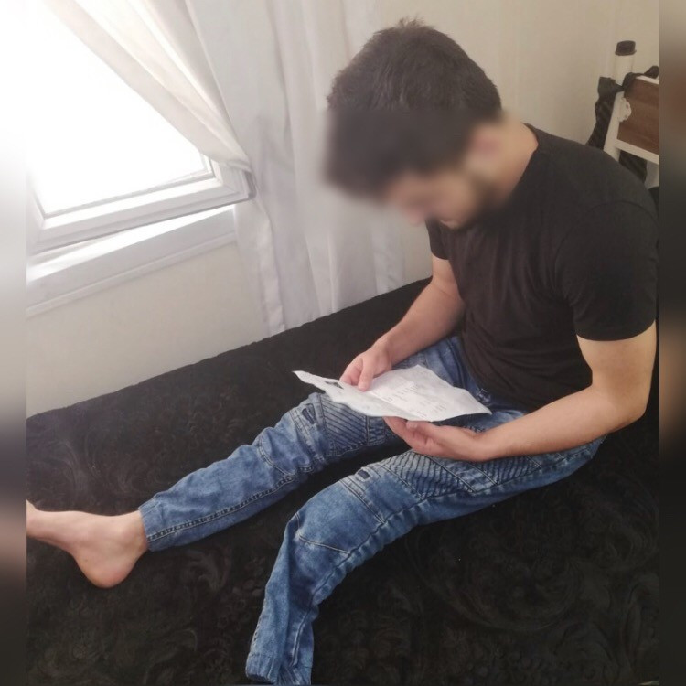 A young man lost his leg due to the war.