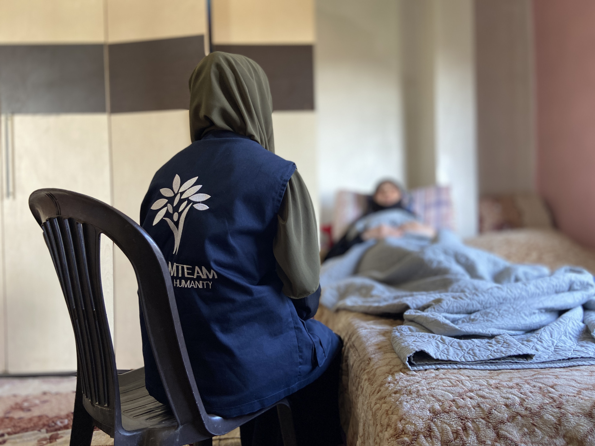 Help Ibtisam to regain her health and rest from her pain.