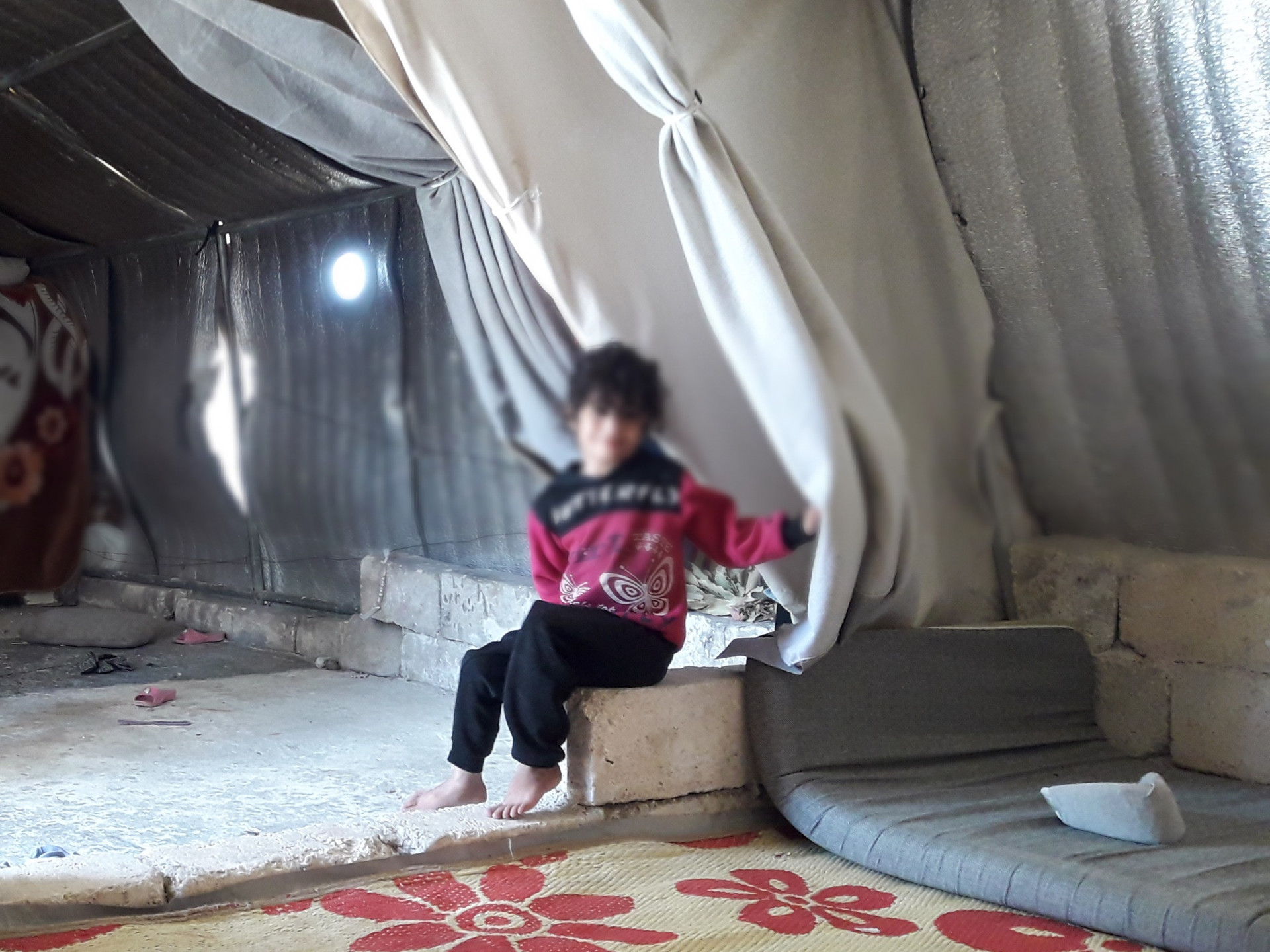A family of 6, lives in a poor tent