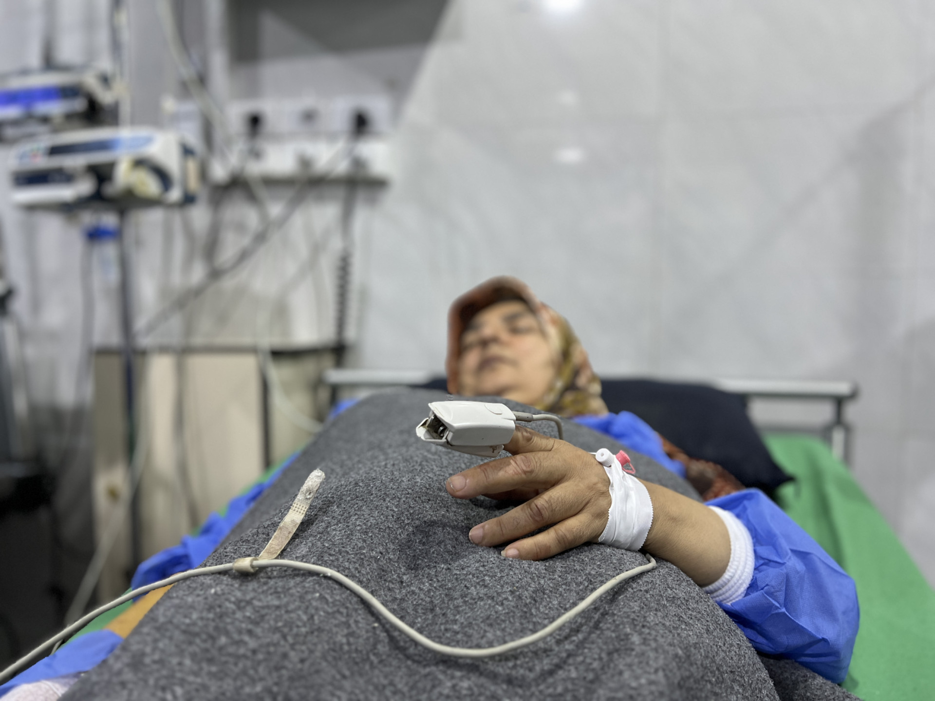 Hasna needs two cardiac stents urgentl!