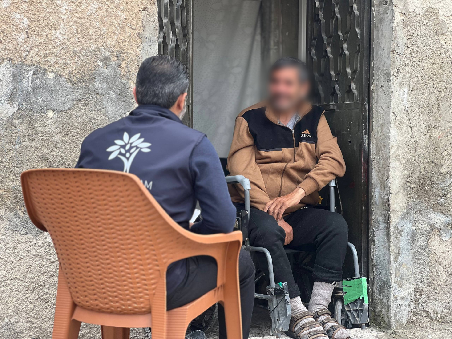 العم رشيد… حادث عمل اصابه بشلل نصفي