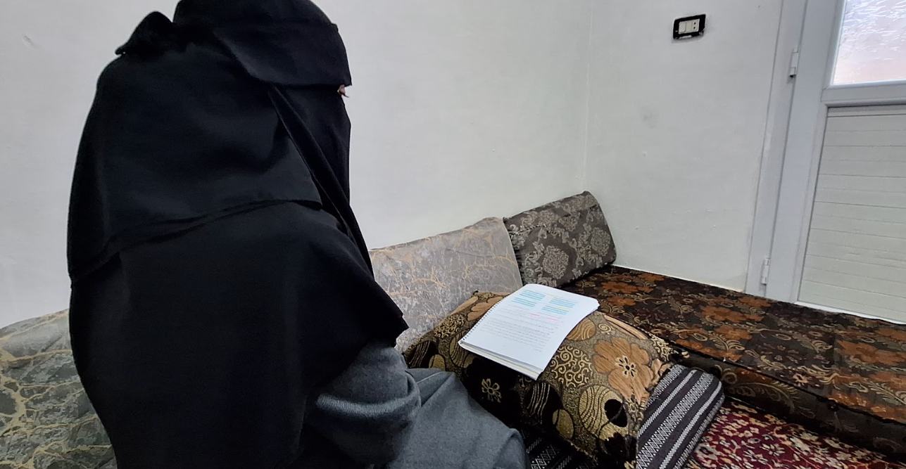 بشرى طالبة أدب عربي بحاجة لعونكم!