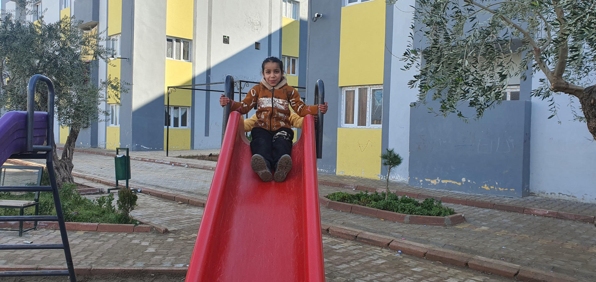 لامار طفلة يتيمة بحاجة لدعمكم