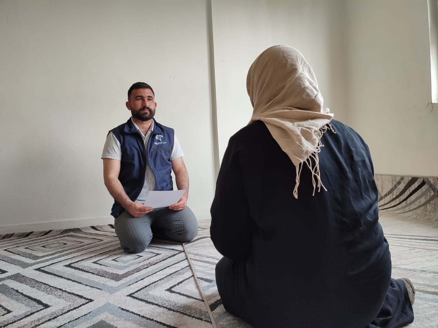 Hawazen and her mother live by their selves without a breadwinner or a monthly income.