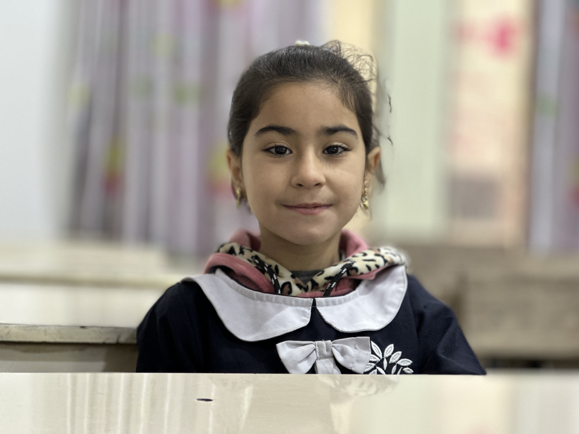 ماسة طفلة يتيمة تحلم بالتعليم