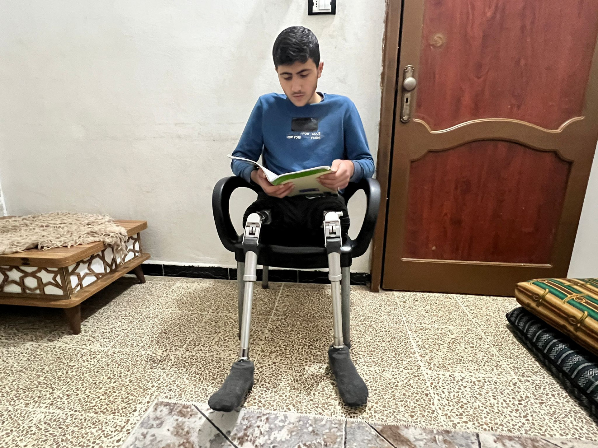 بتر ساقيه والوجع مستمر