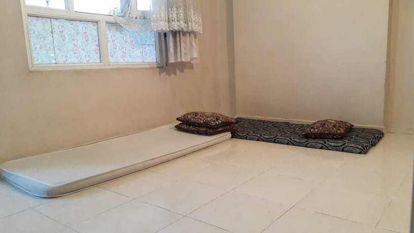 A semi-empty house became the shelter of a family whose members suffer injuries due to the bombing of the city