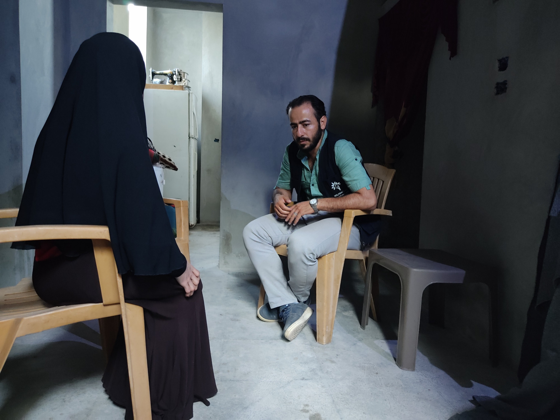 شابة بحاجة عملية تبديل مفاصل بشكل عاجل