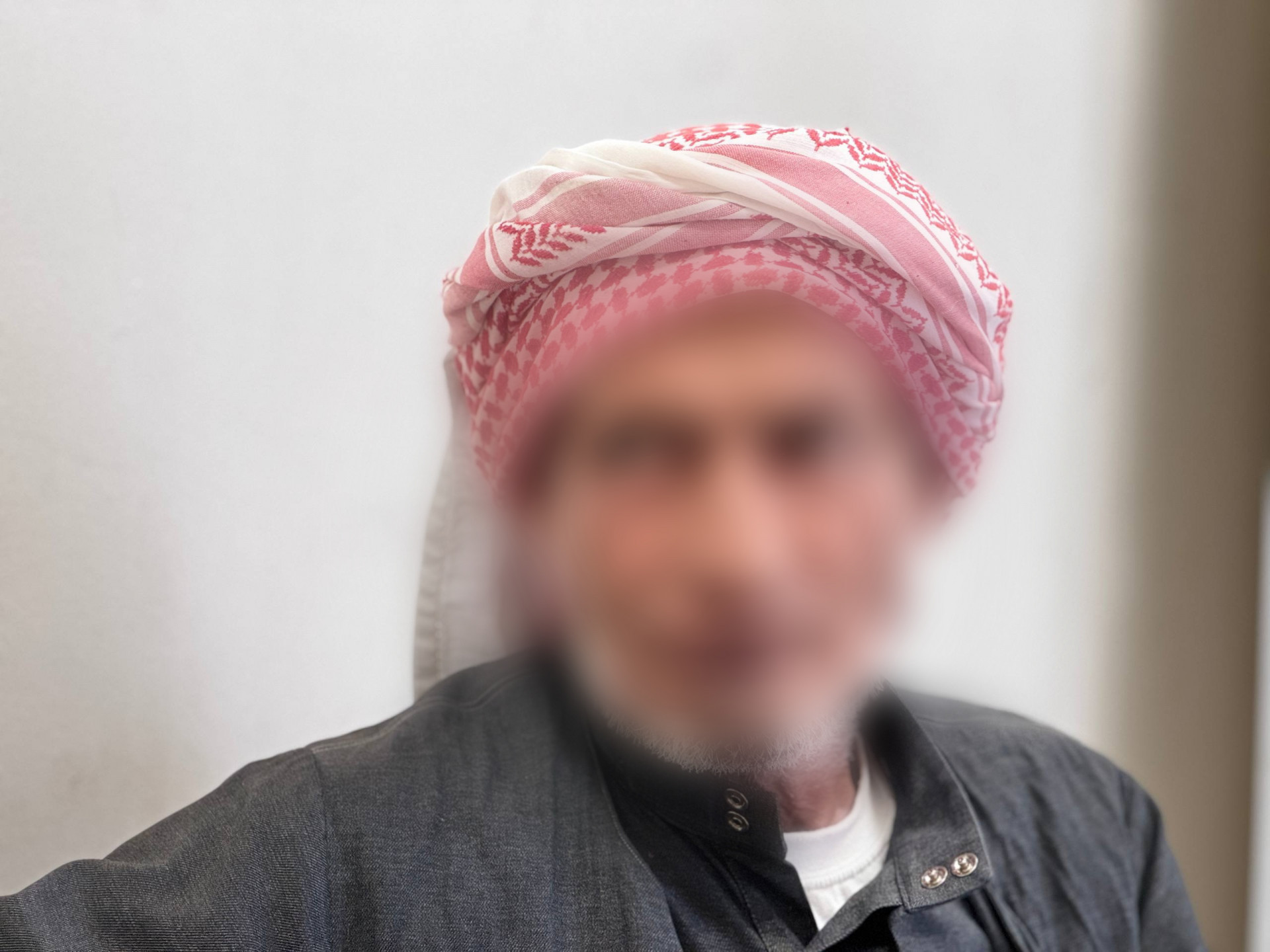 صحة عينيه في تدهورٍ مستمر!
