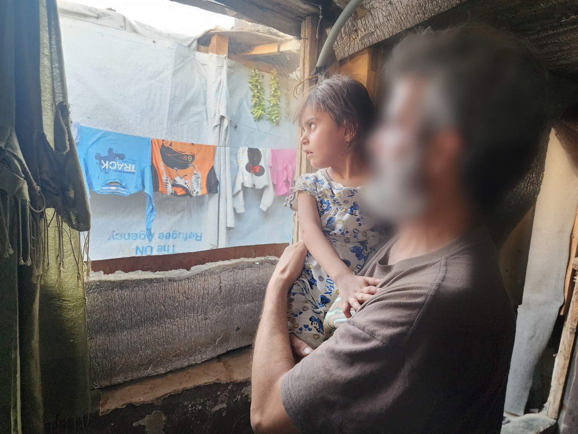 Helplessness and despair weigh on Moayyad, without any means; let us help him support his family.
