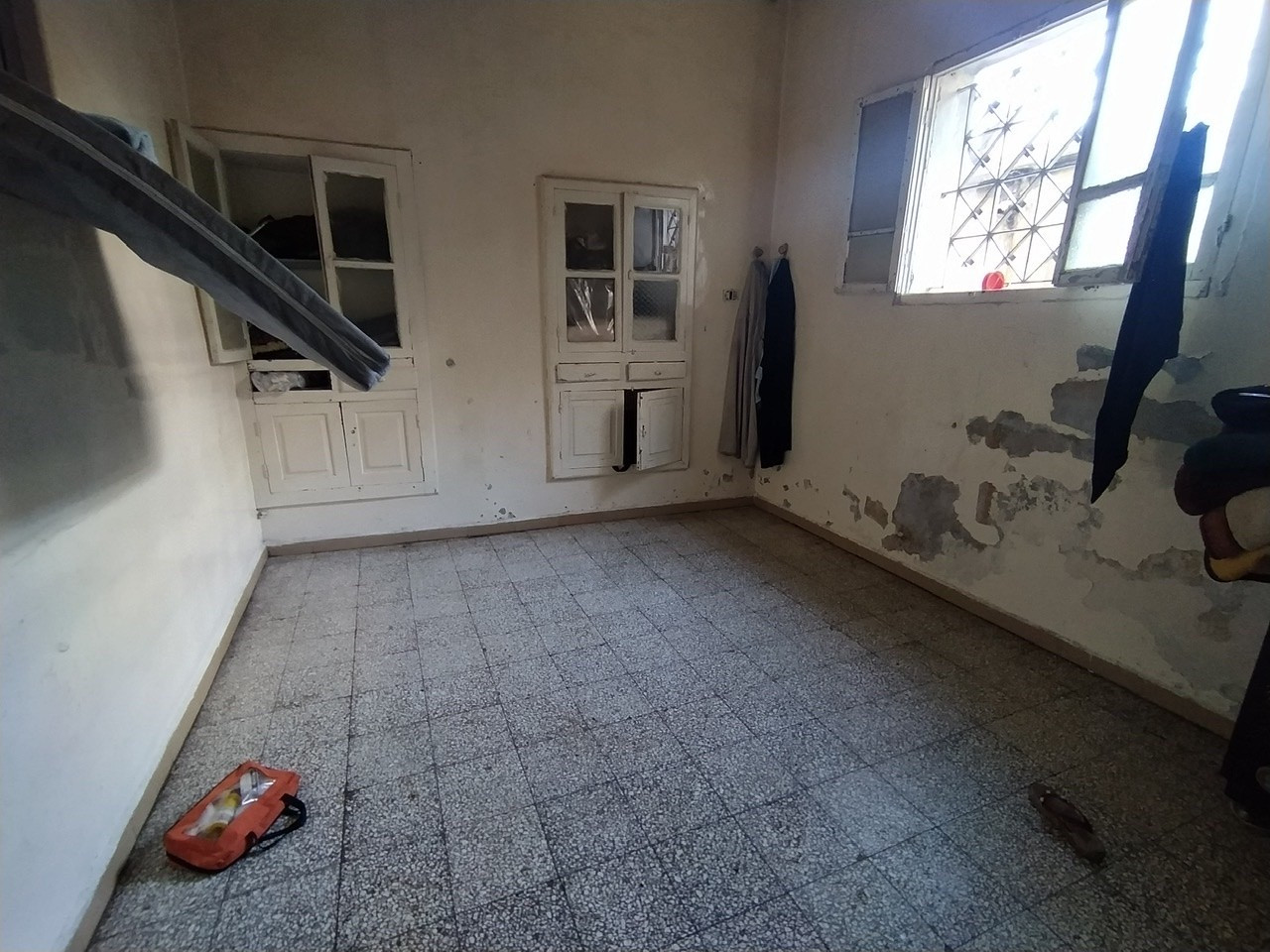 إصابة حربيّة تسببت بعدم قدرته على العمل وإعالة عائلته