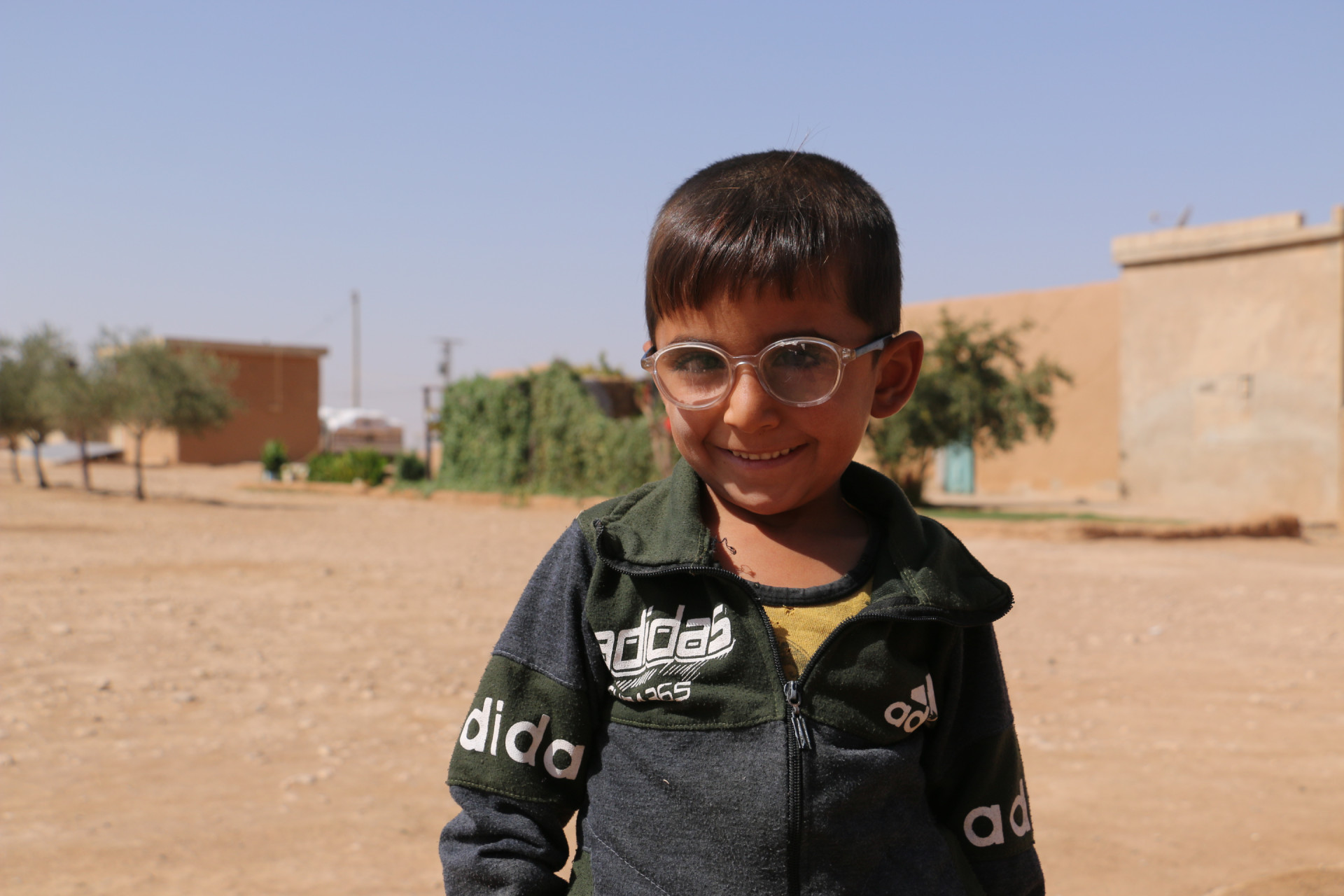 عيسى طفل يتيم من مدينة الرقة