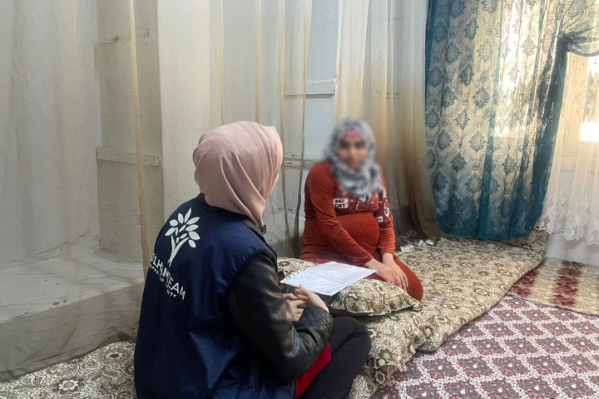 She lives alone with a bad living conditions and she needs your support.