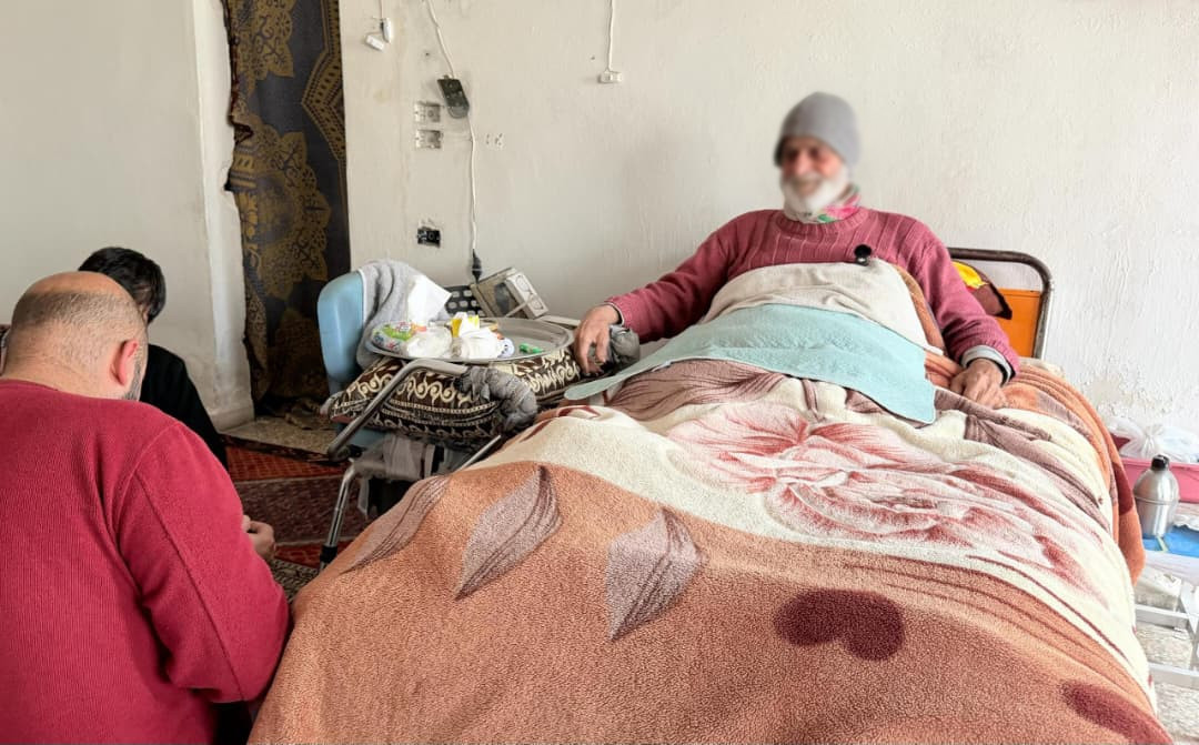 المرض يعيقه عن إعالة أسرته