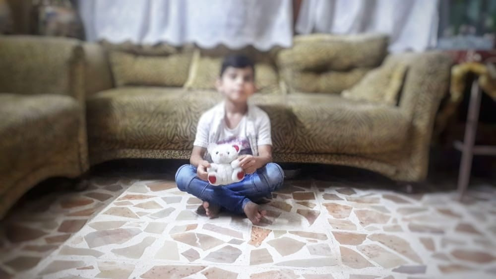 قصر القامة يُبعد علي عن رفاقه