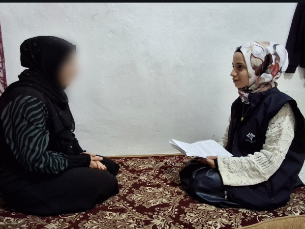 أم وأطفالها يواجهون الفقر